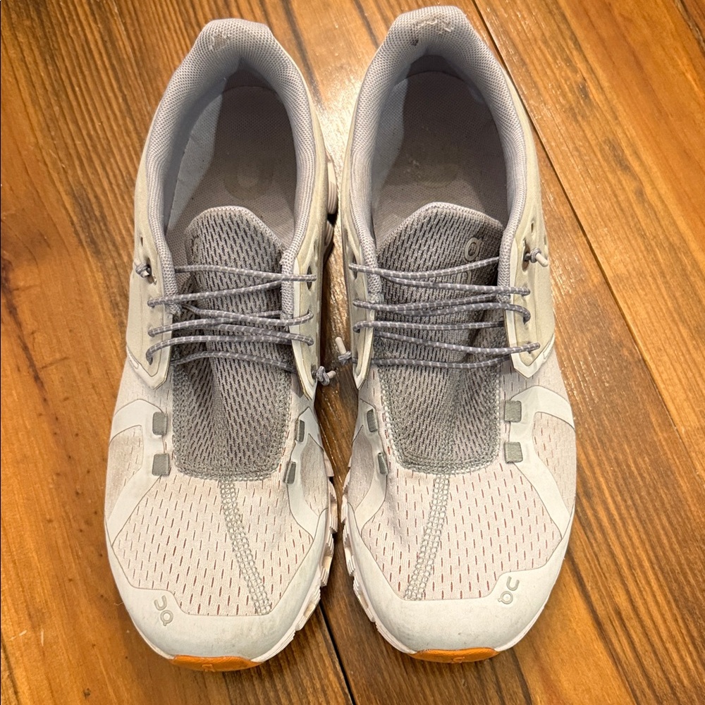 On Running women’s  Light Gray Athletic Shoes